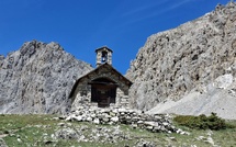 Col du Vallon : une immersion entre fleurs alpines et haute montagne minérale
